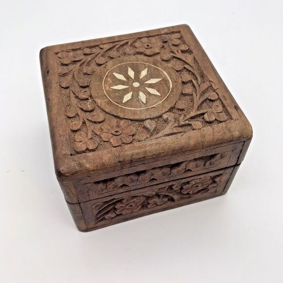 Vintage Hand Carved Wooden Box Inlay Flower Leaves Made In India Hinged Square - Picture 3 of 15